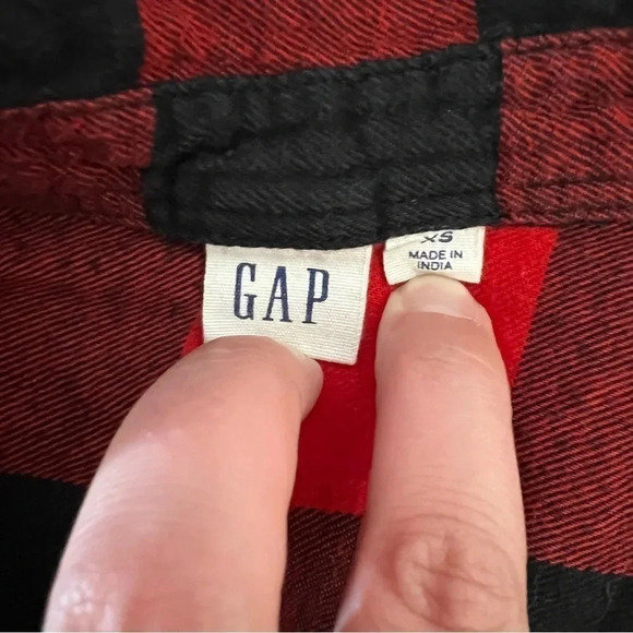 Gap Buffalo Plaid Button Up Shirt Womens XS Black and Red Long Sleeve Rustic Top - Picture 6 of 6